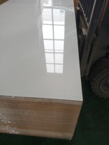 Le blanc à haute brillance de 18mm stratifié/mélamine a fait face aux feuilles UV de panneau panneaux MDF UV - Product Image 2