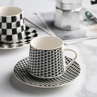 Tasses à café turques élégantes avec tasse et soucoupe en porcelaine plaquée or, ensemble de café arabe pour hôtel et restaurant