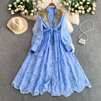 Robe longue élégante pour femme, en dentelle vert foncé, coupe trapèze, manches longues, ornée de détails dorés, avec ceinture, pour soirée décontractée