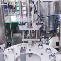 Machine d'emballage pneumatique automatique pour aérosols, production de 4000 BPH, pour désodorisant alimentaire, peinture, remplissage, capsulage et scellage de sachets haute performance
