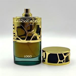 Vente en gros d'usine - <span class=keywords><strong>Essence</strong></span> <span class=keywords><strong>de</strong></span> <span class=keywords><strong>parfum</strong></span> légère Qima 100ml - <span class=keywords><strong>Parfum</strong></span> oriental arabe du Moyen-Orient <span class=keywords><strong>de</strong></span> luxe avec flacon doré ajouré pour femmes - Product Image 4
