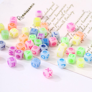 Acryl quadratische Perlen, Großhandel hochwertige 6*6mm gefrostete mehrfarbige magische Alphabet Perlen - Product Image 2