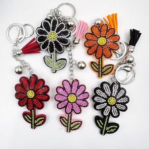 Porte-clés marguerite en strass, fleur en velours coréen avec strass thermocollés, pendentif de sac à pompon, breloque florale pour sac à main femme, cadeau - Product Image 1