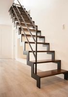 Design personnalisé Prix d'usine Escalier à double limon Escalier à double plaque avec rampe et poteaux en câble métallique