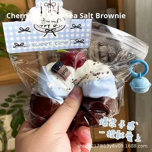 ของเล่นบีบเนื้อเค้กเค็มรสเชอร์รี่ ทำจากซิลิโคนเกรดอาหารสำหรับเด็ก ขายส่ง บรรเทาความเครียด สินค้ามาแรงบนออนไลน์ - Product Image 3