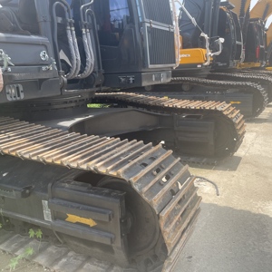 Potente Excavadora Usada VOLVO EC300 de Alto Torque y Bajo Ruido para Demoler Pilares de Puentes Antiguos a lo Largo de los Ríos - Product Image 2