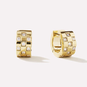 Pendientes de Aro Huggie Unisex Anchos de Oro Laminado de 14k con Microincrustaciones de Moissanita VVS GRA de Corte Brillante, Certificados GRA - Product Image 1
