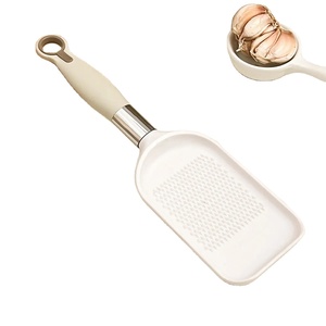 Zenidoo H-539 Râpe à gingembre multifonctionnelle, hachoir manuel pour gingembre, ail, fruits et légumes, outil facile à utiliser - Product Image 1