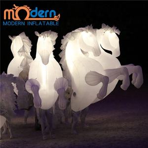 Costume de <span class=keywords><strong>ballon</strong></span> <span class=keywords><strong>gonflable</strong></span> licorne cheval lumineux à LED RGB en tissu Oxford 210D blanc pour festivals et fêtes en extérieur, 8-10 pieds, pour défilés et vente - Product Image 6