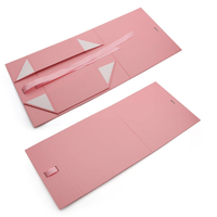 Boîte cadeau magnétique en carton rigide noir recyclé, impression personnalisée de luxe, finition mate, avec logo personnalisé et fermeture à ruban.