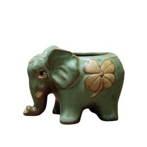 Jarrón Decorativo Plano con Diseño de Flor y Elefante de China - Product Image 6