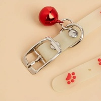 Collier fluorescent en silicone pour chat et chien avec empreinte de patte et clochettes
