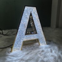 Enseigne publicitaire lumineuse LED perforée avec lettres en diamant scintillantes de qualité supérieure