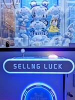 Marque Logo personnalisé jeu de grue arcade vente chaude jouets en peluche distributeur automatique machine à griffes avec fente pour pièces de monnaie jeux à pièces de monnaie