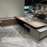 Bureau de direction moderne de luxe, table de patron, grand bureau en forme de L, poste de travail minimaliste, ensemble de mobilier de bureau de direction haut de gamme