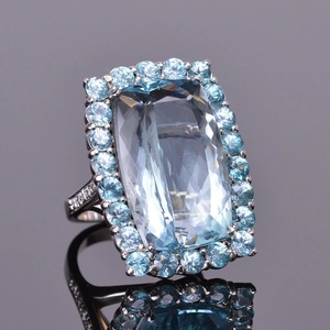 Anello Minimalista Rettangolare con Accento Blu Cielo, Elegante Gioiello da Donna per Matrimonio e Fidanzamento - Product Image 6