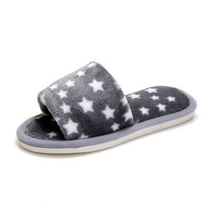 Chaussons d'hiver doux et antidérapants en peluche à motif léopard gris pour femmes 2024 – Style populaire en gros - Product Image 4