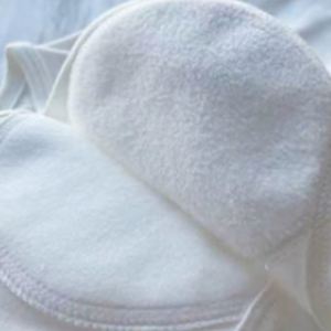 Tela de poliéster doble silenciosa para ropa suave de bebé y madre, ecológica y funcional, con autoadhesivo. - Product Image 3