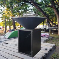 Barbecue commercial moderne en acier Corten avec foyer, rangement pour bûches et cuve en acier - Finition pré-rouillée