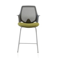 Chaise de bureau moderne en maille respirante avec accoudoirs fixes, repose-pieds croisé, base en acier blanc thermolaqué et soutien lombaire intégré