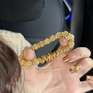 Pulsera de Cristal con Cabello Dorado Estilo Étnico de Lujo Ligero y Exclusivo para Mujer, Inspirada en Caperucita Roja - Product Image 1