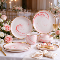 Coffret Cadeau Vaisselle en Céramique à Motif Marbre, Bordure Dorée Luxueuse, Réutilisable pour Fêtes de Famille, Réceptions et Mariages