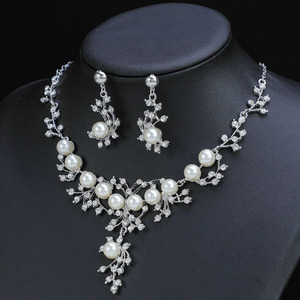 Conjunto de Joyería de Moda con Collar y Aretes de Perlas de Imitación, Chapado en Oro, de Acero Inoxidable con Cristales, para Bodas y Fiestas, para Mujer - Product Image 3