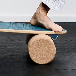 Planche d'entraînement d'équilibre en bois <span class=keywords><strong>de</strong></span> surf en bois avec rouleau en <span class=keywords><strong>liège</strong></span> logo personnalisé pour l'exercice <span class=keywords><strong>de</strong></span> hockey <span class=keywords><strong>sur</strong></span> Snowboard - Product Image 6