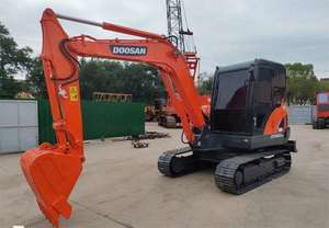 Mini pelleteuse sur chenilles de 5 tonnes d'occasion en Corée DX55 DH55 DX60 Petite pelleteuse Doosan - Product Image 6