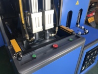 Máquina de Moldeo por Soplado y Estirado Semiautomática de 2 Cavidades para Botellas de Agua PET con PLC Delta y para Componentes, Fácil de Operar