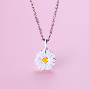 Nuevo Collar de Joyería con Diseño de Flor de Margarita, Letras Te Amo, Colgante con Letras, Collar con Apertura y Cierre de Aceite - Product Image 1