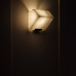 <span class=keywords><strong>Lampe</strong></span> <span class=keywords><strong>de</strong></span> <span class=keywords><strong>chevet</strong></span> <span class=keywords><strong>de</strong></span> luxe moderne <span class=keywords><strong>pour</strong></span> <span class=keywords><strong>chambre</strong></span> à coucher avec mur en marbre Albâtre naturel Éclairage LED Corps en cuivre <span class=keywords><strong>pour</strong></span> café - Product Image 1