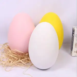 Venta al por mayor decoración de fiesta de Pascua huevo de simulación huevos de Pascua de plástico colores surtidos cesta de Pascua huevo