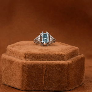Bague de fiançailles classique en moissanite ronde, plaquée argent, bijoux classiques pour femmes, disponible au meilleur prix - Product Image 1