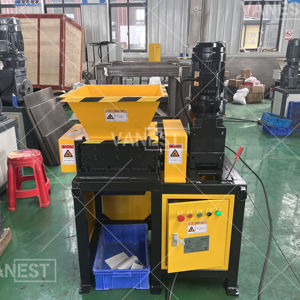 Mini Trituratore a Doppio Albero per Frantumazione di Plastica, Rifiuti Elettronici Metallici e Riciclaggio di Dischi Rigidi per Computer - Product Image 1