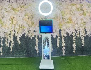 Cabina de Fotos con Pantalla Táctil y Soporte de Pie para Almacén en Europa, Cabina de Fotos para Fiestas con Cámara DSLR y Opción de Impresora - Product Image 2