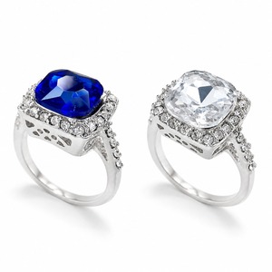 Anello alla Moda con Cristalli Quadrati Incastonati, Fascia Decorativa Minimalista Unica per l'Uso Quotidiano - Product Image 1