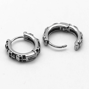 Yunnique – boucles d'oreilles Huggie en acier titane, motif tête de mort, demi-clip pour hommes et femmes, style Punk Hip Hop, design géométrique - Product Image 3