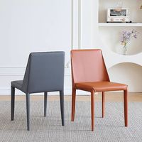 Chaise de salle à manger sans accoudoirs en cuir pleine fleur, design moderne et minimaliste, dossier confortable pour une assise prolongée, prix spécial