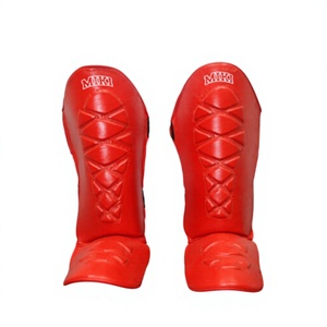 Protège-tibias professionnels MMA Miki rouges en cuir PU avec cadre en acier à haute teneur en carbone, légers et protecteurs pour adultes, adaptés à toutes les saisons et aux sports. - Product Image 1