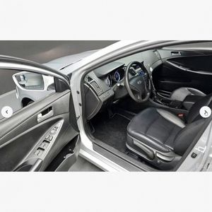 Hyundai YF Sonata Brilliant - Sedán Coreano Usado de Tamaño Mediano para Exportación Internacional, Motor Theta II y Paquete de Acabado Premium - Product Image 4