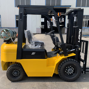 YangFT Factory CPCD20 LPG & Gasoline <span class=keywords><strong>Forklift</strong></span> 2 <span class=keywords><strong>Ton</strong></span> LPG Dual Fuel <span class=keywords><strong>Forklift</strong></span> Truck con accesorios para la venta - Product Image 1