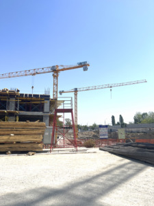 מנוף צריח שטוח דגם QTZ160 של DAHAN, בעל איכות גבוהה, טווח של 65 מטר, כושר נשיאה של 10 טון, מומנט עומס גבוה, מנוע בעל גובה מרבי של 200 מטר. - Product Image 2