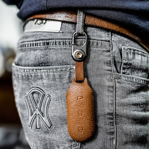 2024 mới kim loại Keychain da bò da Xe móc chìa khóa <span class=keywords><strong>Fob</strong></span> với vít đồng Punk retro phong cách trang trí xe phụ kiện - Product Image 6