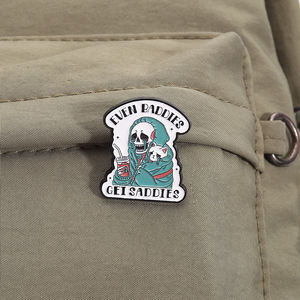 เข็มกลัดกาแฟรูปหัวกะโหลกแบบกอธิคเศร้าแต่ทนทานของขวัญตราสัญลักษณ์เพื่อสุขภาพสำหรับเพื่อนขายส่ง - Product Image 3