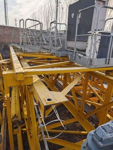 Cần cẩu tháp Zoomlion 7020 đã qua sử dụng, có động cơ & máy phát điện, tải trọng 10t/12t, chiều dài cần 70m, hiệu suất cao - Product Image 3