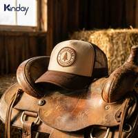 Gorra Trucker de Malla Transpirable con Parche de Pino y Diseño Vintage en Tonos Tierra, Color Marrón Caqui, con Logotipo Personalizado, Fabricada por Profesionales