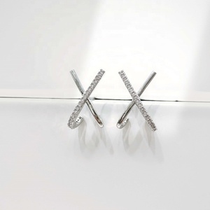 Precio de fábrica, pendientes geométricos de plata de ley 925, moda 2026, cruz occidental, pendientes de tuerca finos, elegantes, únicos y sencillos. - Product Image 4