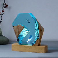 2023 nouveau Design océan plongeur baleine résine lampe de Table résine époxy Base en bois Led lampe décorative de table pour la maison hôtel Bar
