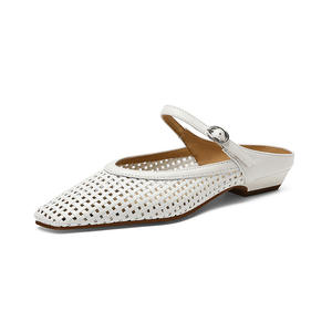 Sandalias retro de malla perforada - sencillas y versátiles, tacón sólido, correa frontal con punta hueca en la parte posterior. - Product Image 1